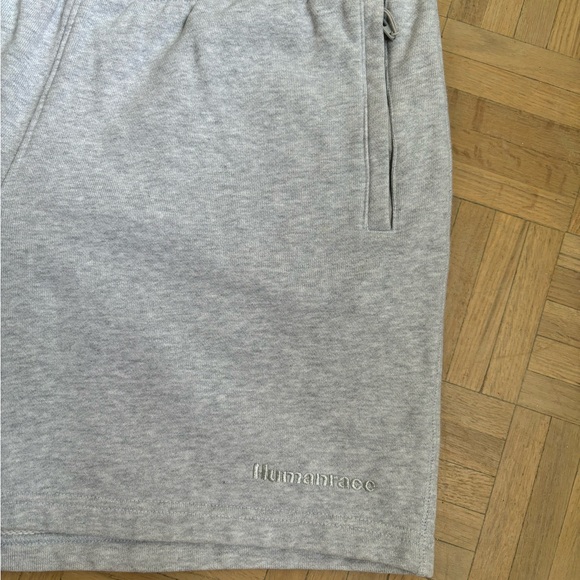 adidas x Pharrell Williams Humanrace basics short in heather light grey - Picture 4 of 16